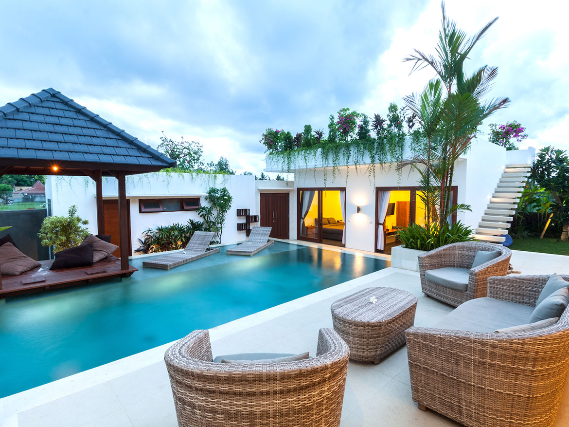 Comfortable Villa in Green
