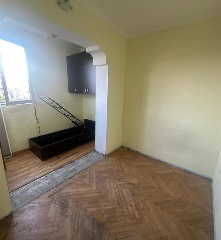 სასწრაფოდ იყიდება ერთი საძინებლით ბინა, ვარკწთილის ზემო პლატოზე, საუკეთესო ფასად!