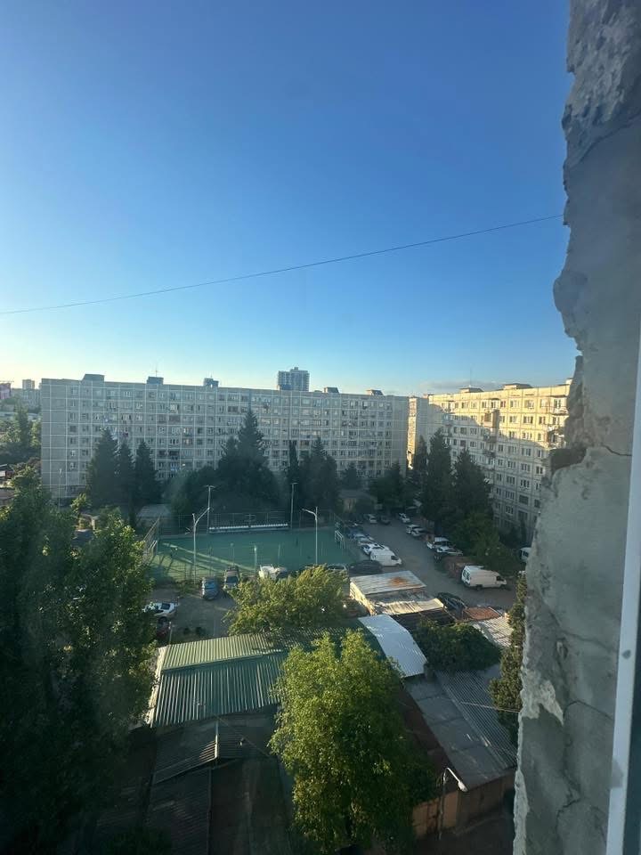 სასწრაფოდ იყიდება ერთი საძინებლით ბინა, ვარკწთილის ზემო პლატოზე, საუკეთესო ფასად!