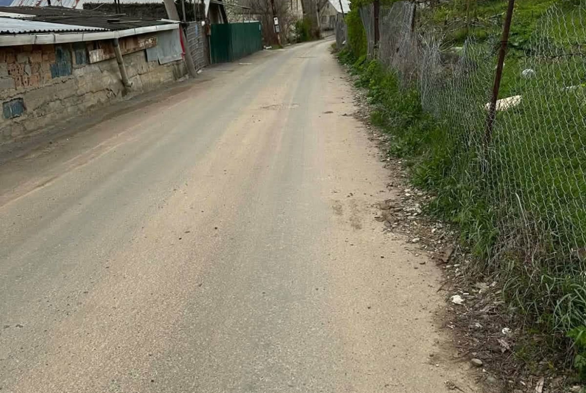 სასწრაფოდ იყიდება მიწის ნაკვეთი მუხიანის აგარაკებზე, გზის პირას, ყველა კომუნიკაცია მიყვანილია!